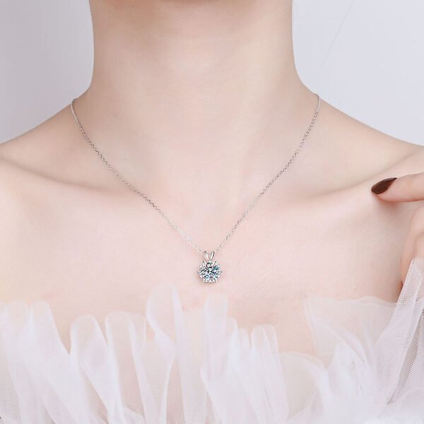 01CT Snowflake Moissanite Pendant Necklace 925 Sterling Silver for Women